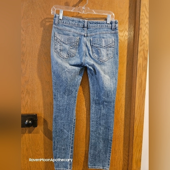Miley Cyrus Distressed Jeans 9 - Picture 4 of 10